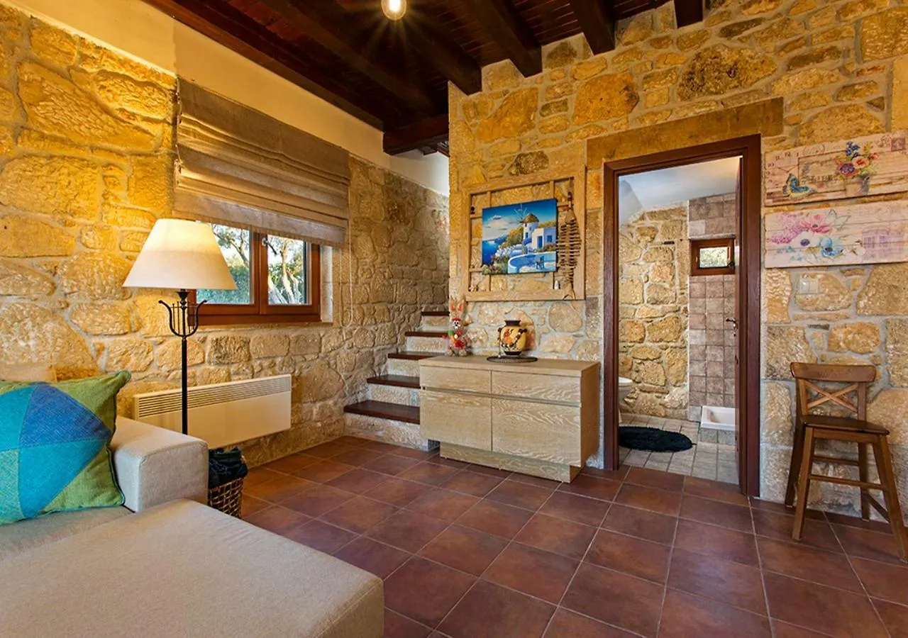 Fabienne Cottage - 6-7beds Áfitos